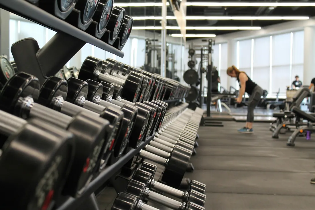 Entrenamiento en gimnasio — recuperación y rendimiento