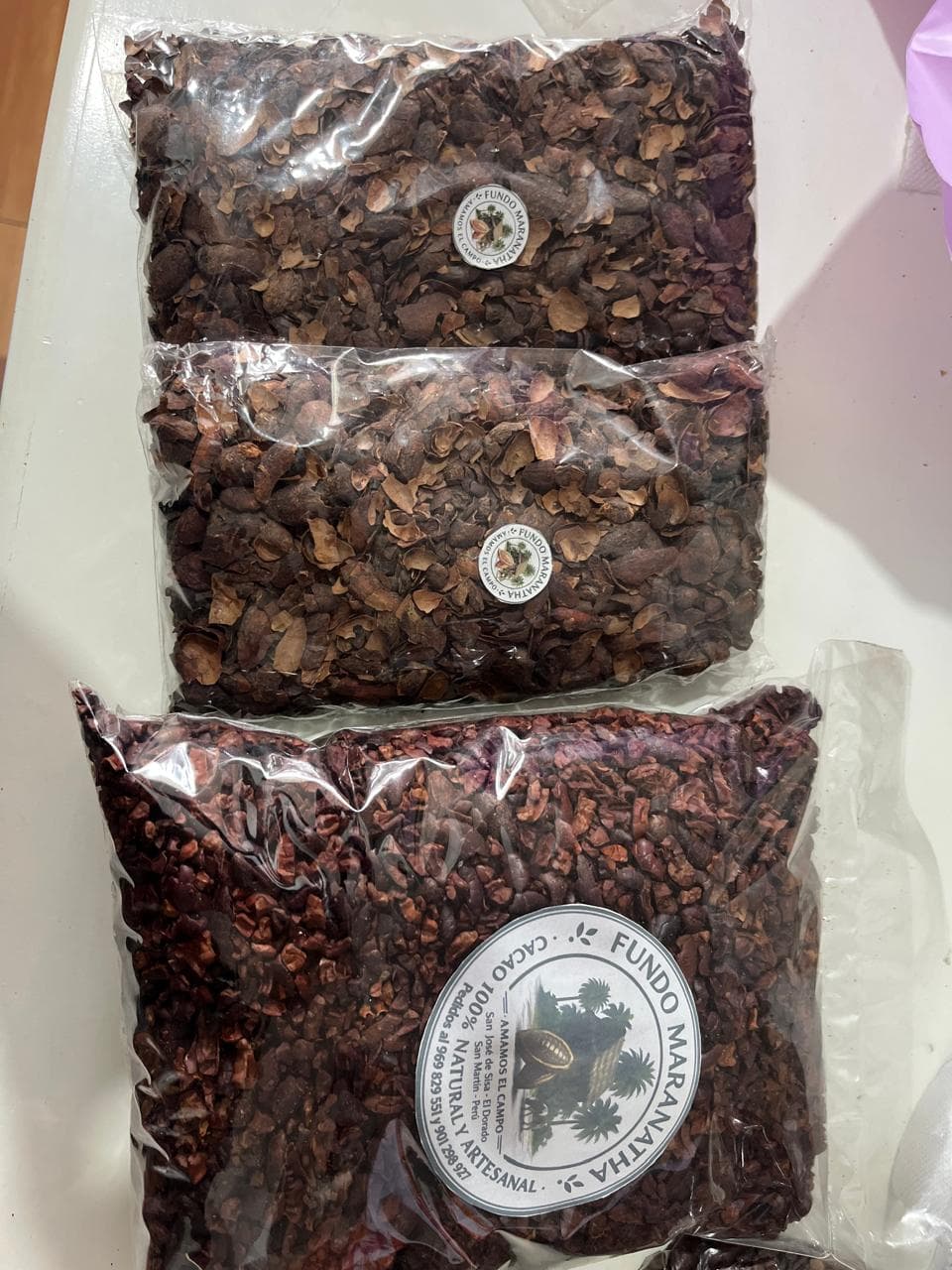 Bolsas de cascarilla y nibs de cacao — Fundo Maranatha