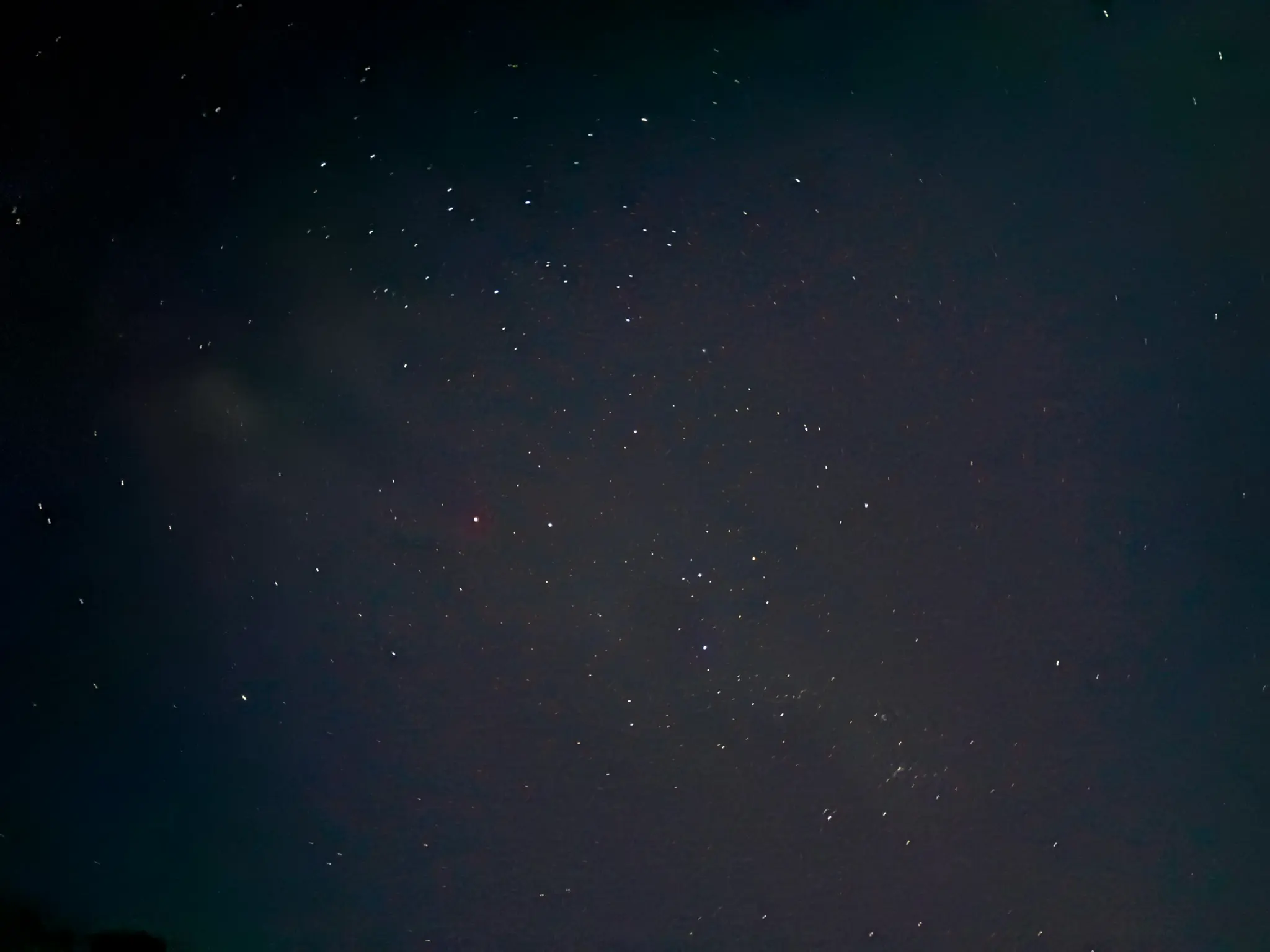 Cielo con muchas estrellas sobre el Fundo Maranatha, San Martín